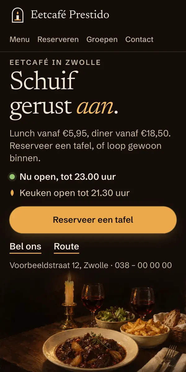 Telefoon met het voorbeeld van een eetcafé: menukaart, openingstijden en een knop om een tafel te reserveren.